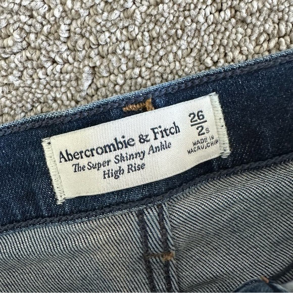 Abercrombie & Fitch The Super Skinny Ankle High Rise Size 26/2 Short - Picture 2 of 7